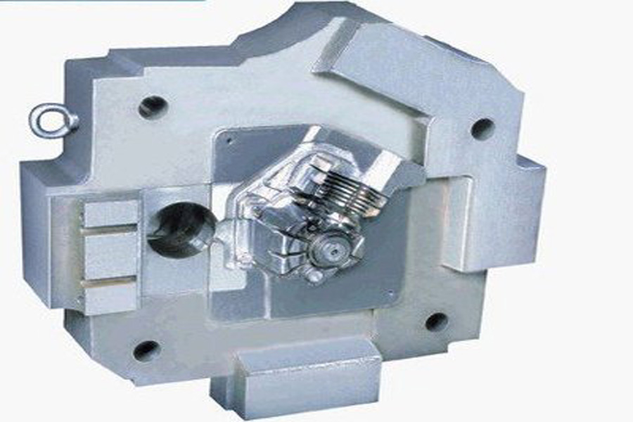 What are the specific requirements for the runner of the die-casting mold